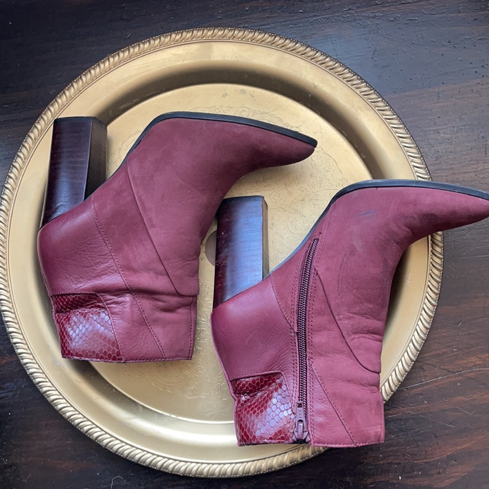 Also booties - Picture 4 of 7